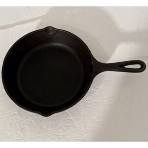 Lodge USA 8-Inch Cast Iron Skillet 1 5SK Double Spout‎